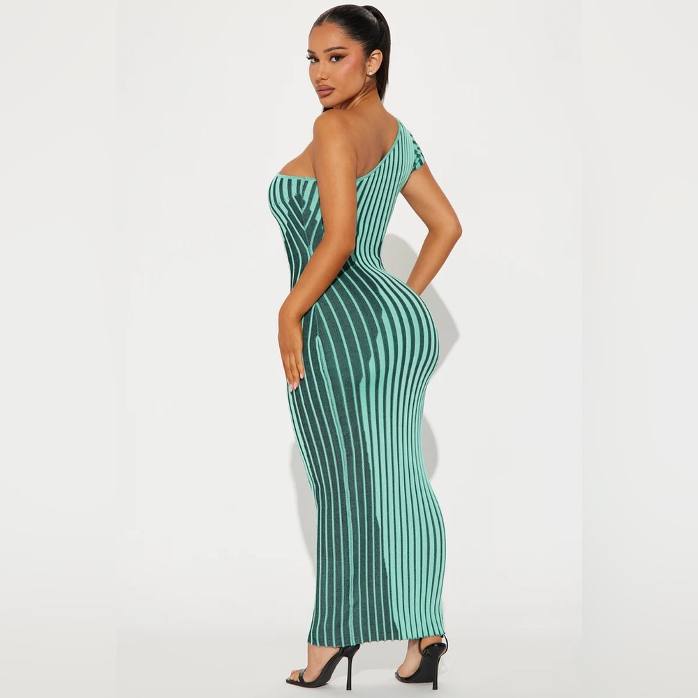 Ribbed Midi Dress 🤍